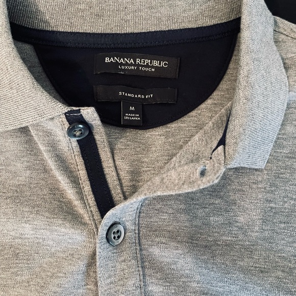 Banana Republic 2 Button Shirt - Picture 2 of 3